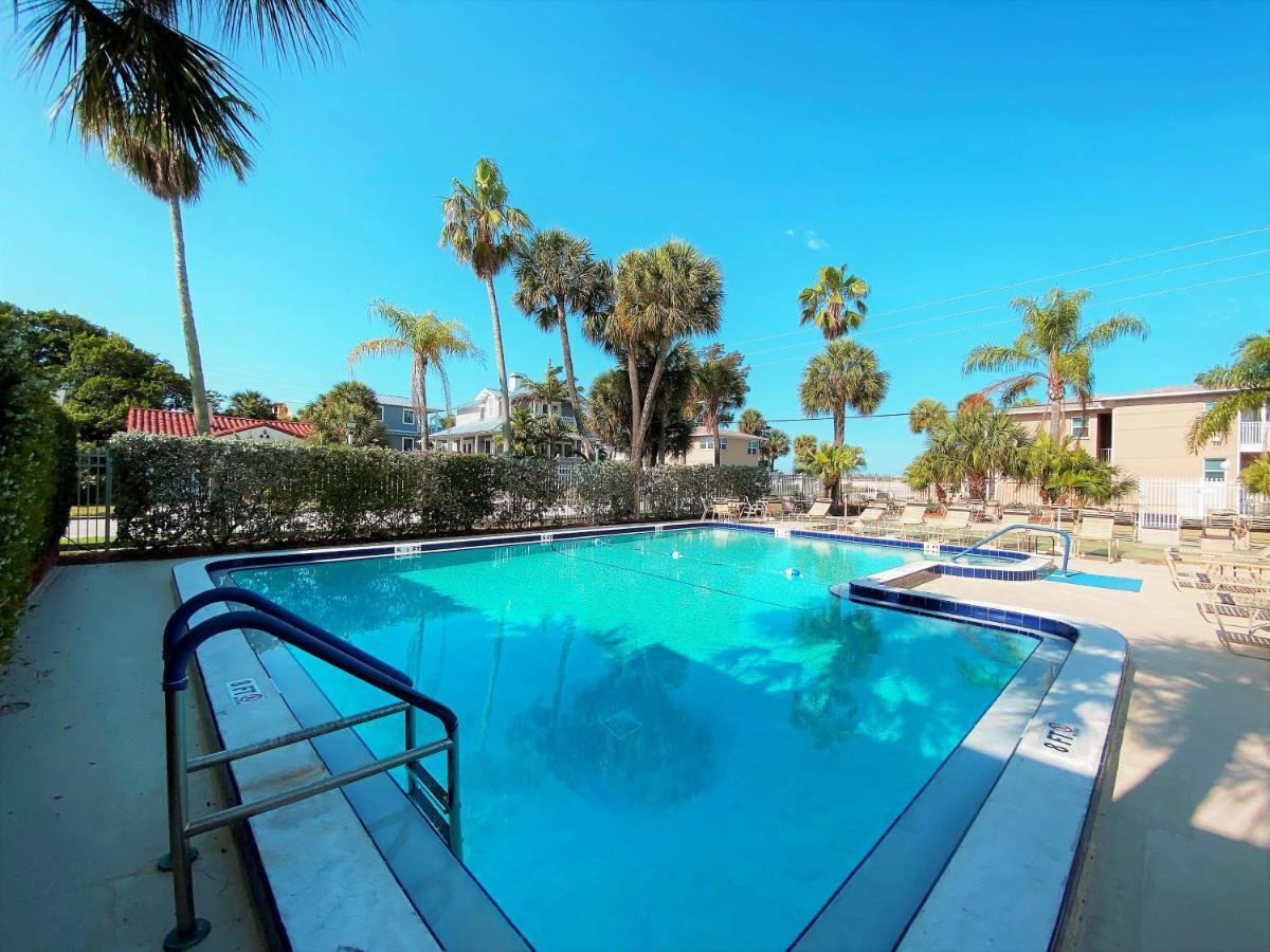 Camelot By The Sea Aparthotel Tierra Verde Exterior photo