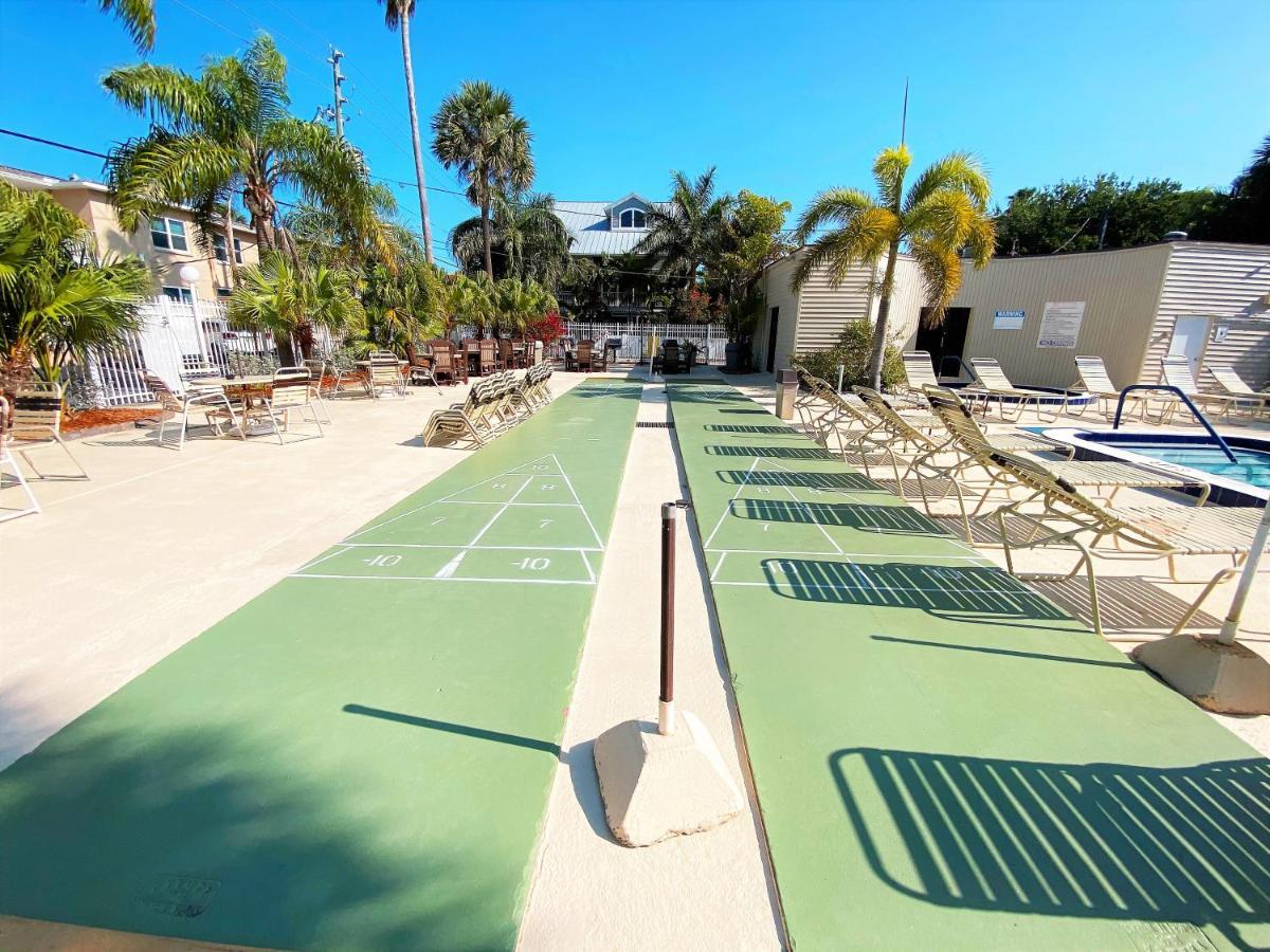 Camelot By The Sea Aparthotel Tierra Verde Exterior photo