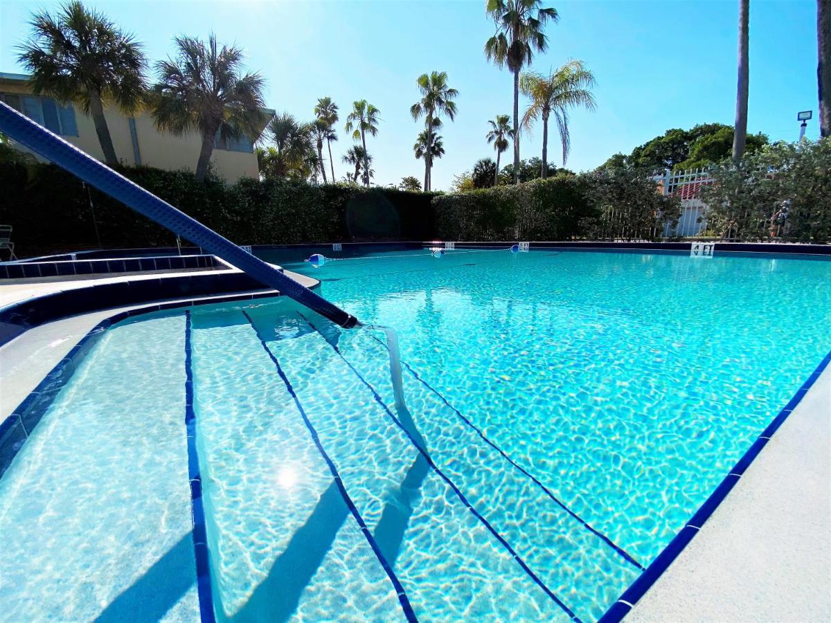 Camelot By The Sea Aparthotel Tierra Verde Exterior photo